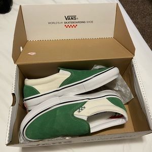 Slip on Vans with popcush inside.